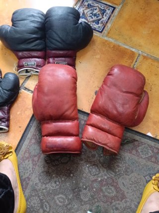 Guantes de Boxeo Rojos con Cordones