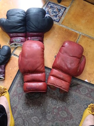 Guantes de Boxeo Rojos con Cordones