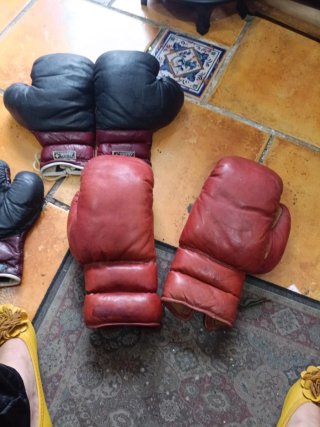 Guantes de Boxeo Rojos con Cordones