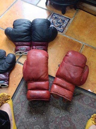 Guantes de Boxeo Rojos con Cordones