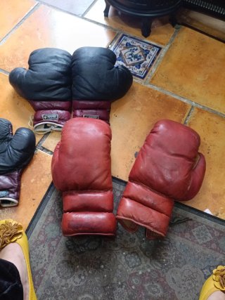 Guantes de Boxeo Rojos con Cordones