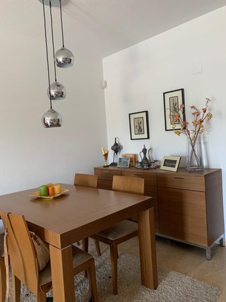 Mesa de Comedor con Sillas de Madera