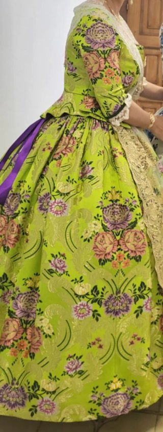 Traje de Fallera verde y morado