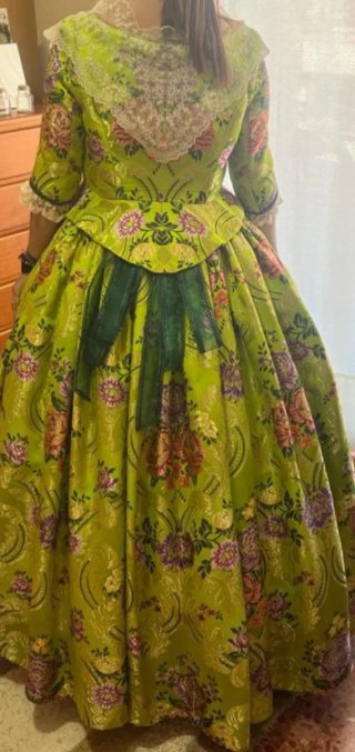 Traje de Fallera verde y morado