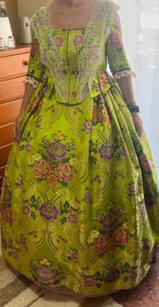 Traje de Fallera verde y morado