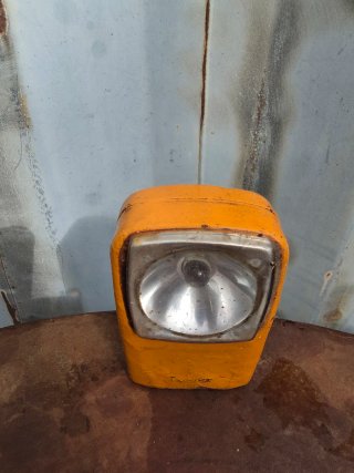 Linterna antigua naranja