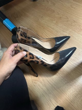 Zapatos de tacón leopardo y negro