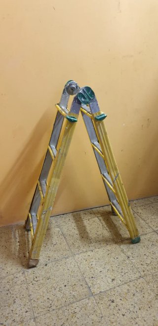 ESCALERA TELESCÓPICA