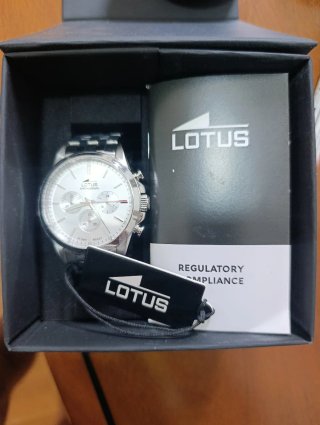 Reloj Lotus Cronógrafo Plateado