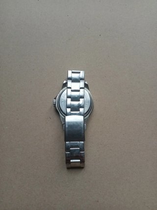 Reloj de Pulsera Plateado con Bisel Azul