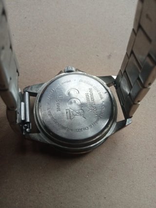 Reloj de Pulsera Plateado con Bisel Azul