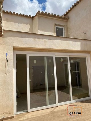 Casa adosada en venta en Zona Paseo de la Estación - Calle Cristo en Valdepeñas