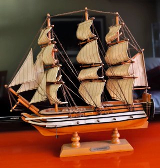 Maqueta decorativa de Barco de Vela de madera