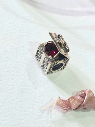 Charm Caja Regalo Corazón