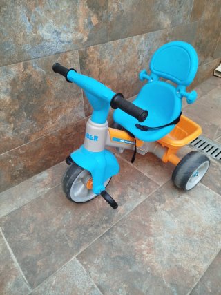 Triciclo infantil azul y naranja