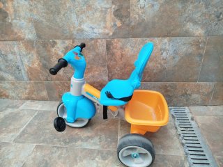 Triciclo infantil azul y naranja