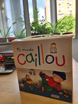 Caillou: Mi mundo. Maletín con 6 cuentos