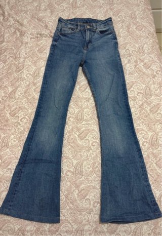 Pantalón vaquero campana azul