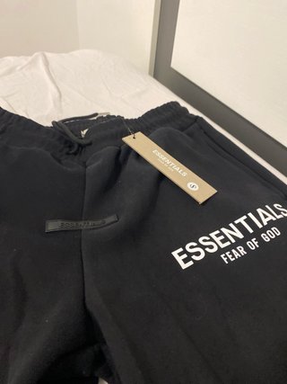 Conjunto ESSENTIALS Negro Sudadera y Pantalón