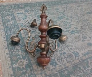 Lampadario antico in legno e ottone