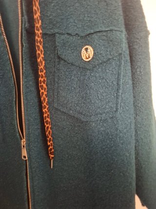 Chaquetón azul con capucha
