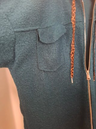 Chaquetón azul con capucha