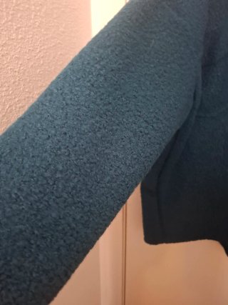 Chaquetón azul con capucha