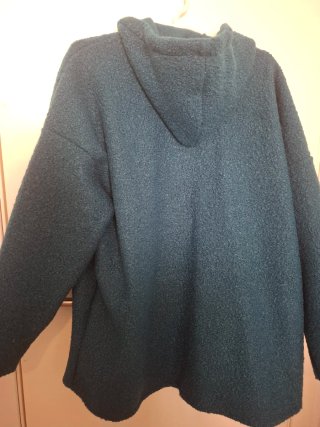 Chaquetón azul con capucha