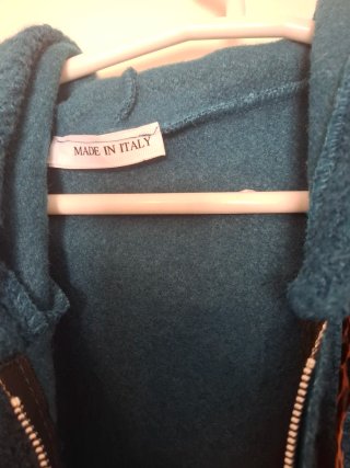 Chaquetón azul con capucha