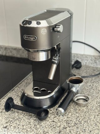 Cafetera DeLonghi Dedica Style + complementos