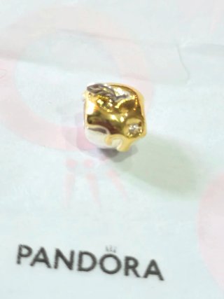 Charm Pandora Manzana colección lumitada