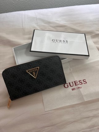 Monedero Guess Negro y Dorado