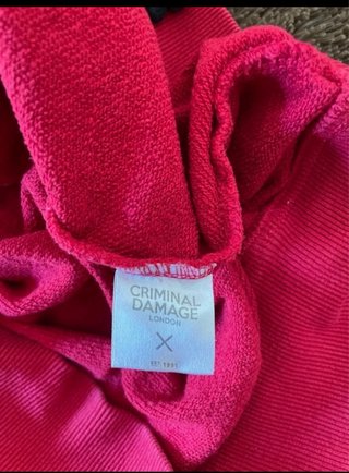 Sudadera Criminal Damage roja con cordones