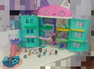 Casita de muñecas Gabby + piscina