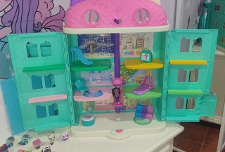 Casita de muñecas Gabby + piscina