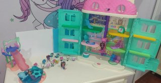 Casita de muñecas Gabby + piscina