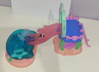 Casita de muñecas Gabby + piscina