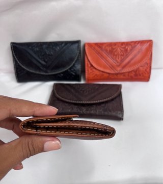 Carteras de cuero autentico grabadas artesanal