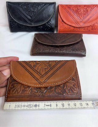 Carteras de cuero autentico grabadas artesanal