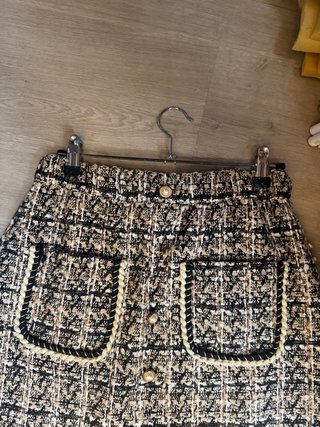 Falda tweed elegante beige y negro