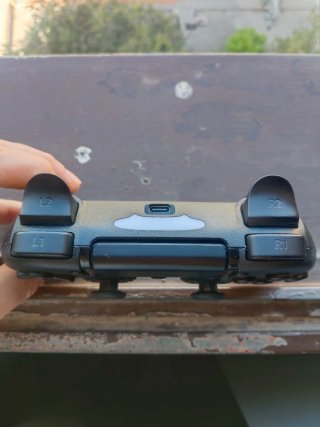 PS4 (PlayStation 4) Negra con Mando