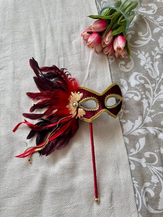 Máscara Veneciana Fiesta Plumas Roja Dorada