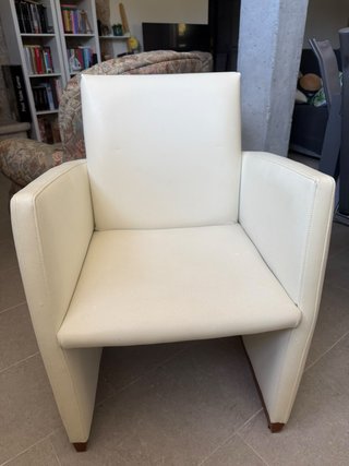 Sillón de piel blanco