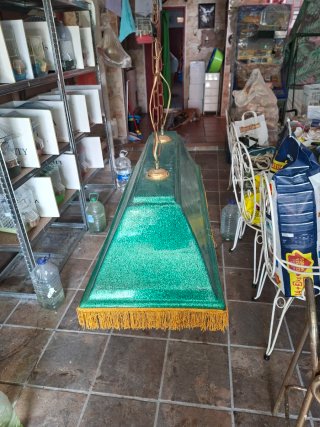 Lámpara de billar verde con flecos dorados