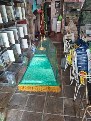 Lámpara de billar verde con flecos dorados