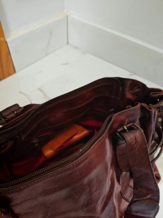 Bolso de piel marrón