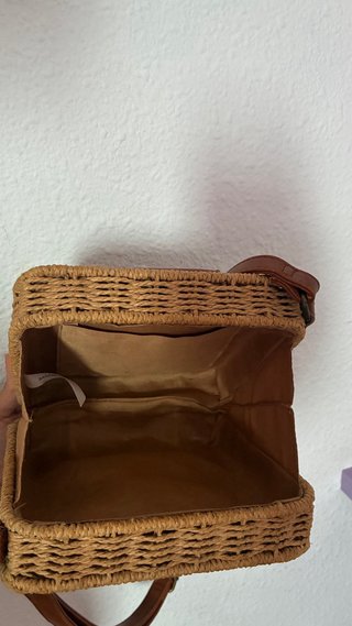 Bolso de Paja con Flecos y Tachuelas