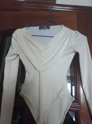 Body blanco manga larga drapeado