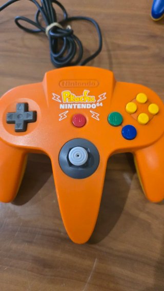 Nintendo 64 Pikachu Edición Limitada + 2 Mandos