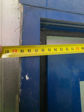 Puerta de Aluminio Azul con Cristal